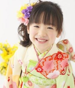 【画像あり】芦田愛菜ちゃんが老け過ぎ！？超ミニ丈姿も話題に