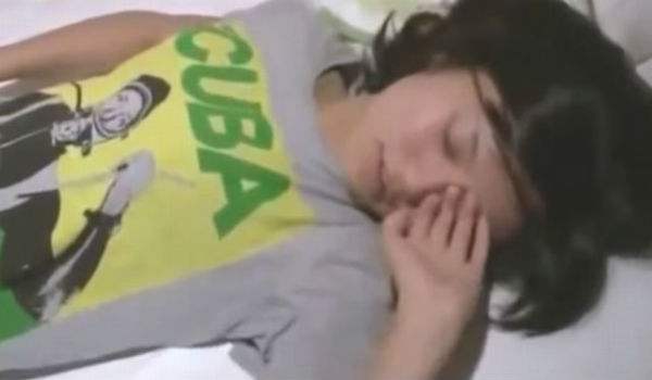 【動画あり】小島瑠璃子に寝起きドッキリ！布団をめくるととんでもないことが起きていた…