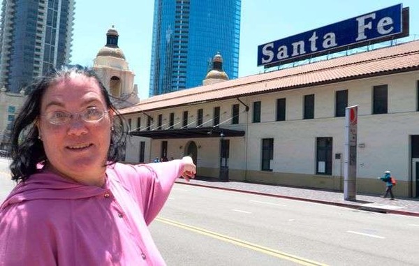 【驚愕】「サンタフェ駅と結婚する」と主張しまくるアラフォー女性が話題