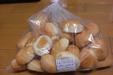 大量のパン