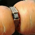 １０年以上前に失くした結婚指輪をニンジンがはめていた！？これは奇跡ｗｗｗ