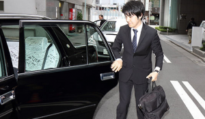 【悲報】眞子様の婚約相手・小室圭さん、なんとタクシー代が払えなかった…。