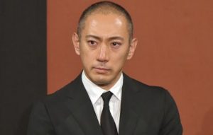 海老蔵、実は彼女がいたことが判明!!ネットからは「流石に早すぎる…」との批判も。