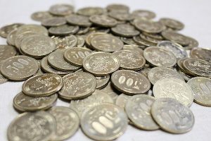 【閲覧注意】道端に大量の500円玉が！「ラッキー！」と思って拾った高校生がその後とんでもないことに…。