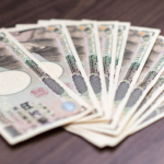 男が銀行で１０万円を１０００円札に両替！しかし出てきたのは１万円１００枚だった・・・