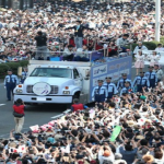 仙台の”祝賀”パレードに羽生結弦選手が登場！！大歓声の中、ファンのマナーが凄すぎたwwww